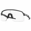 Lunettes Oakley Sutro Lite Carbone Mat - Photochromiques Clairs -Vélos Soldes 2023 lunettes oakley sutro lite carbone mat photochromiques clairs